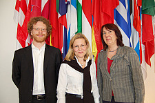 Wollen den sozial verantwortungsbewussten Einkauf voranbringen: Philipp Tepper, Dr. Pauline Göthberg und Bürgermeisterin Karoline Linnert (von links nach rechts)