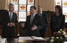 Offizielle Begrüßung und Statement von Botschafter Grinin (2. von li.) im Bremer Rathaus durch Bürgermeister Böhrnsen, Senator Günthner und Bürgermeisterin Linnert (von li. nach re.)