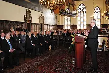 Bürgermeister Jens Böhrnsen begrüßt in der Oberen Rathaushalle die Gäste zum Jubiläumsempfang für das Unternehmen Niemeyer Cigarren