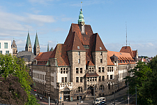 "Bücher-Burg" in der Bremer Innenstadt: Stadtbibliothek Bremen im alten Polizeipräsidium