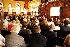 Blick in die gut besetzte Obere Rathaushalle: Zahlreiche Gäste lauschten dem Vortrag von Prof. Dr. Roger Chickering