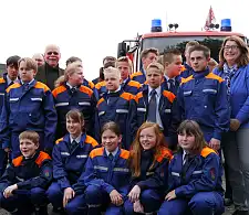 Gründung der Jugendfeuerwehr Seehausen mit Senatorin Stahmann (re.) Senator Mäurer (3. v. li.)