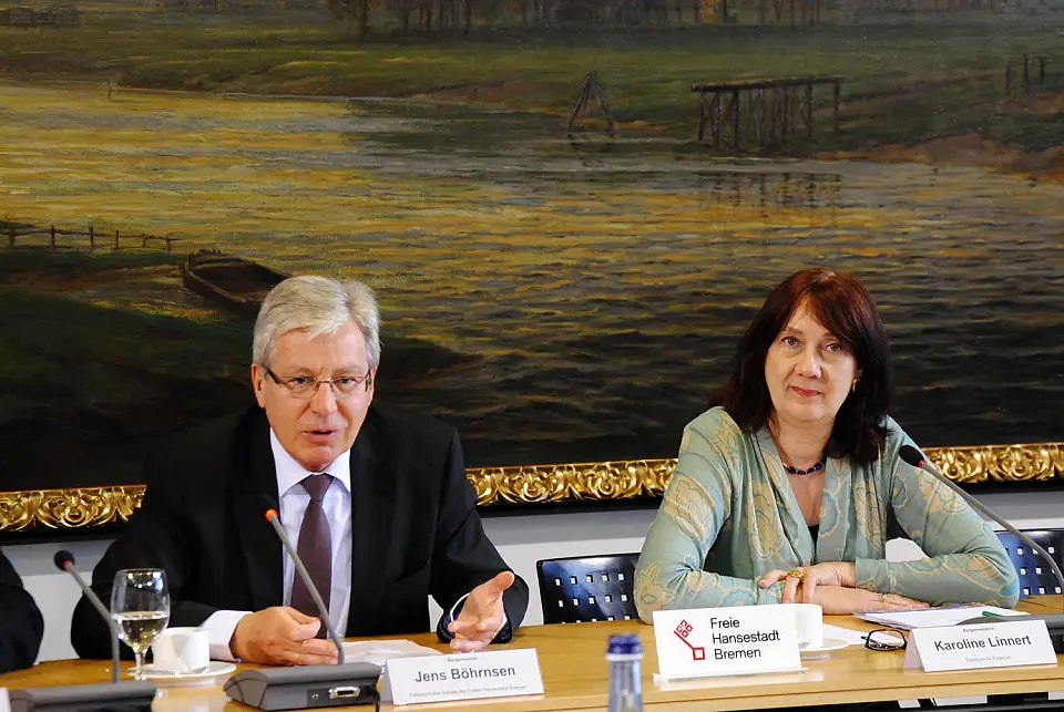 Bürgermeister Böhrnsen und Bürgermeisterin Linnert stellen den Beschluss des Senats zur Teil-Rekommunalisierung der Versorgungsnetze vor