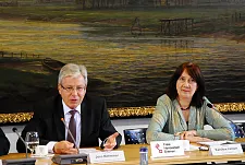 Bürgermeister Böhrnsen und Bürgermeisterin Linnert stellen den Beschluss des Senats zur Teil-Rekommunalisierung der Versorgungsnetze vor