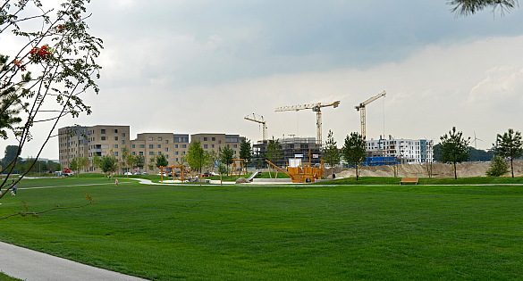 Der neu eröffnete Park im Überseepark umfasst eine Fläche von rund 2,5 Hektar und bietet neben ausreichend Grünfläche auch einen Kinderspielplatz, eine Open-Air-Tanzfläche und eine Skate-Anlage. 