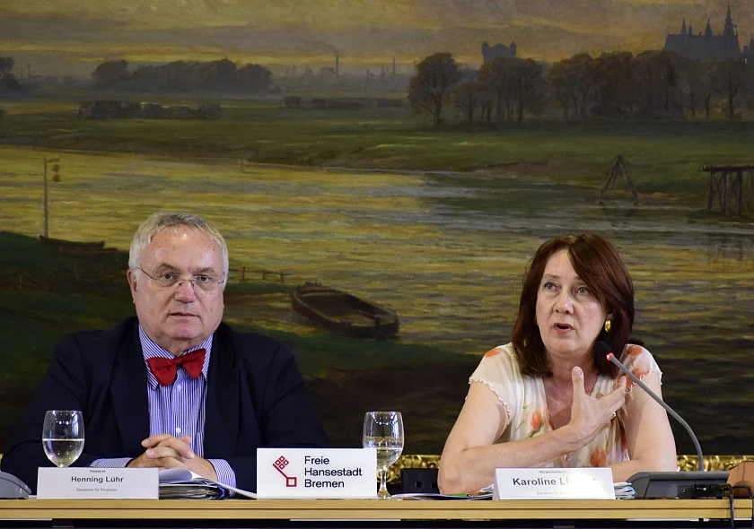 Finanzsenatorin Karoline Linnert und Staatsrat Henning Lühr in der Senatspressekonferenz