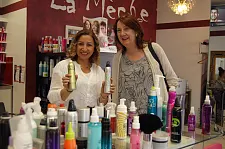 Powerfrau Müzeyyen Demir (links) beeindruckte Bürgermeisterin Linnert mit ihrer Erfolgseschichte