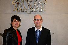 Gespräch über Entwicklungszusammenarbeit und die Kooperationen zwischen Bremen und Namibia: Staatsrätin Ulrike Hiller und Botschafter Onno Hückmann