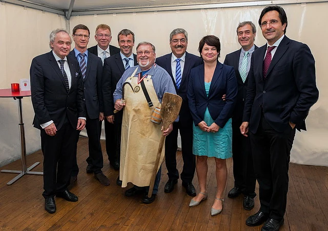 (v.l.n.r.): Hans-Christoph Seewald (IHK-Präsident), Wilfried Allers (IHK-Geschäftsführer), Heiko Frisch (Vorsitzender des Fisch- und Lebenswirtschaftlichen Ausschusses der IHK), Johann Saathoff (MdB), Gerd Blancke, Oberbürgermeister Melf Grantz, Staatsrätin Ulrike Hiller, Ingo Kramer (BDA-Präsident), Dr. Peter Dill (Deutsche See)