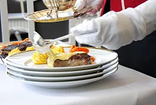 Service am Tisch des Gastes