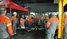 Rund 25 Beschäftigte sprachen zu ihrem Schichtbeginn am frühen Morgen mit der Bildungssenatorin über die verschiedenen Möglichkeiten, die ein Bildungsurlaub bietet