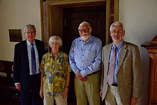 Bürgermeister Jens Böhrnsen mit dem Ehepaar Duckwitz und Dr. Konrad Elmshäuser, Leiter des Staatsarchivs Bremen