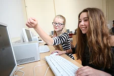 Schülerinnen der Gerhard Rohlfs Oberschule haben Spaß an den MINT-Fächern