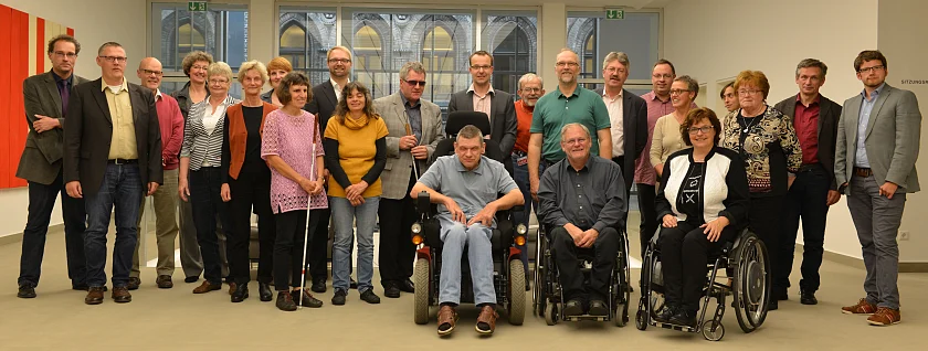 Gruppenfoto des Temporären Expertinnen- und Expertenkreises (TEEK)
