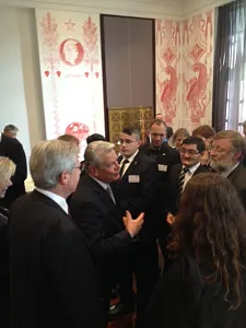 Nach dem Festakt im Congress Centrum Hannover wird die Bremer Bürgerdelegation von Bundespräsident Joachim Gauck und Bürgermeister  Jens Böhrnsen im begrüßt.