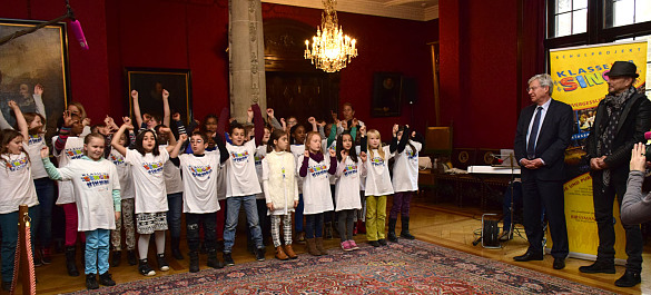 Kinder von der Grundschule Auf der Heuen singen "Meine Tante aus Marokko" zum Bremer Auftakt von Klasse" Wir singen