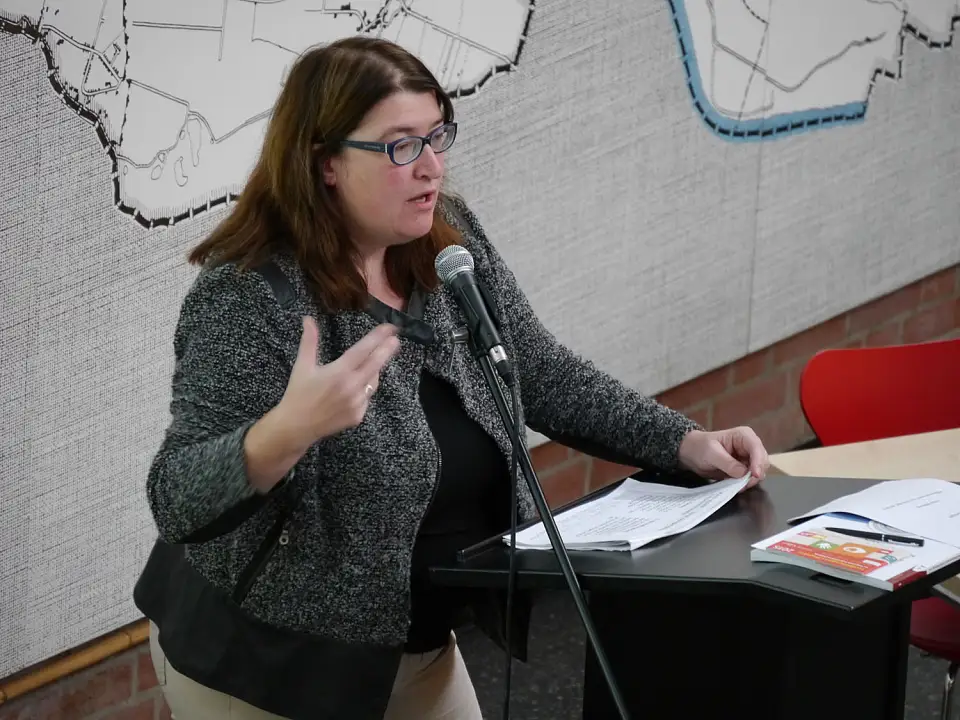 Senatorin Anja Stahmann bei der Zukunftskonferenz im Kwadrat