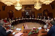 Beratungen zwischen Bremen und dem Saarland im Senatssaal des Bremer Rathauses