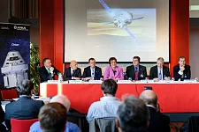 Das Service-Modul von Airbus Defence and Space für Orion steht auch für den Hightech- und Raumfahrtstandort Bremen - Vertragsunterzeichnung in der Bremer Landesvertretung 