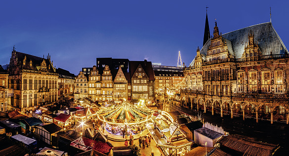 Der Bremer Weihnachtsmarkt auf dem Marktplatz (©Jonas Ginter/BTZ)