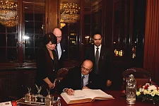 Eintrag in das Goldene Buch