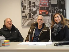 Pressekonferenz zur Übergabe der neuen Flüchtlingsunterkunft: Staatsrat Horst Frehe, Uwe Eisenhut (AWO-Bereich Migration), Einrichtungsleiterin Arso Gürtekin (von li.)