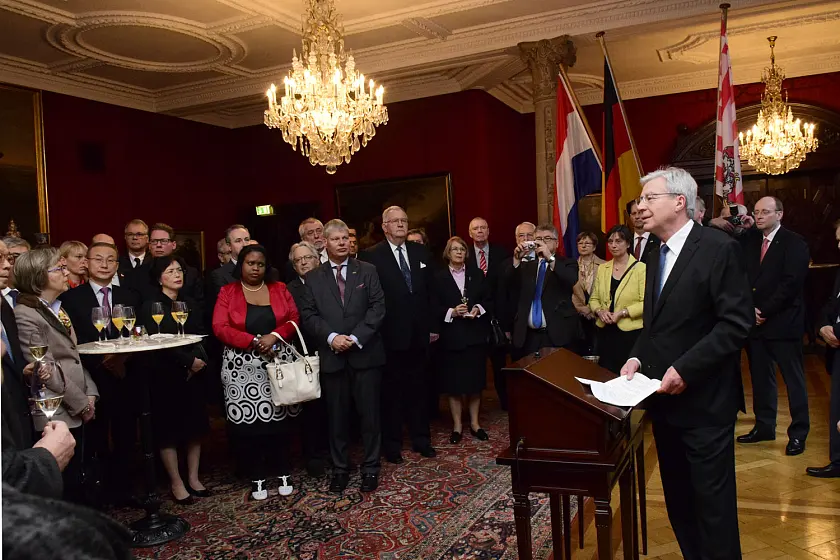 Bürgermeister Böhrnsen während seiner Begrüßungsrede für das Konsularische Korps im Kaminsaal des Rathauses
