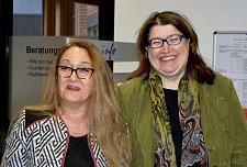 Beate Garbe, Leiterin des Sozialzentrums Bremen-Nord mit der Senatorin Anja Stahmann © Georg G. Gräf