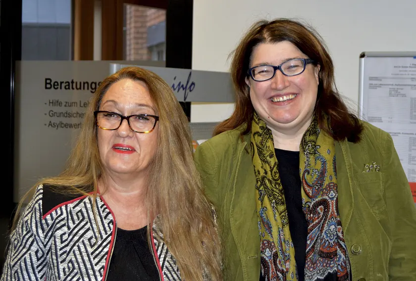 Beate Garbe, Leiterin des Sozialzentrums Bremen-Nord mit der Senatorin Anja Stahmann © Georg G. Gräf