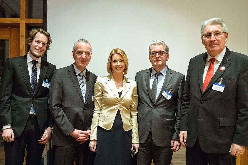 Redner beim Neujahrsempfang in Berlin (von links): Alexander Tebbe ("Auerbach Schifffahrt"), Horst Rehberg (bremenports), Berit Börke (TFG Transfracht), Jörg Peters (Senator für Wirtschaft, Arbeit und Häfen) und Uwe Will ("Via Bremen")
