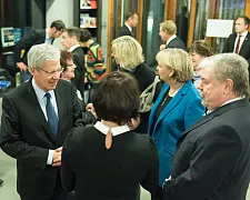 [v.l.] Jens Böhrnsen im Gespräch mit Ulrike Hiller, Hannelore Kraft und Kurt Beck
