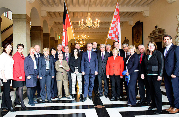 Gemeinsame Kabinettssitzung in Bremen: Die Mitglieder der beiden Landesregierungen von Niedersachen und Bremen
