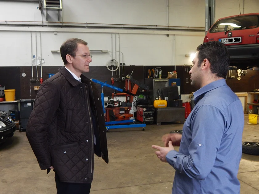 Beispielhaft: KFZ-Werkstatt von Basem Khan gibt zweite Chancen