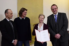 v.l.n.r.: Holger Illgner, stellvertretender Beiratssprecher Beirat Mitte, Peter Rüdel, Beiratssprecher Beirat  östliche Vorstadt, neue Ortsamtsleiterin Mitte/ östliche Vorstadt Hellena Harttung und Staatsrat Dr. Olaf Joachim