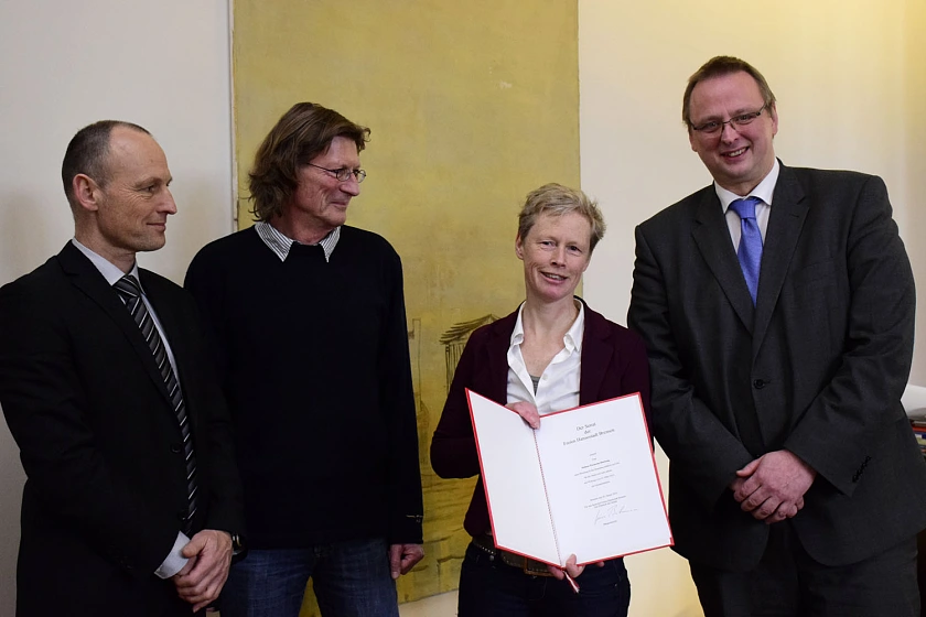 v.l.n.r.: Holger Illgner, stellvertretender Beiratssprecher Beirat Mitte, Peter Rüdel, Beiratssprecher Beirat  östliche Vorstadt, neue Ortsamtsleiterin Mitte/ östliche Vorstadt Hellena Harttung und Staatsrat Dr. Olaf Joachim