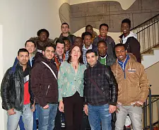 Karoline Linnert im Kreis der Projektteilnehmer