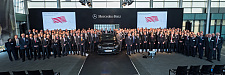 Gruppenfoto - Lieferantenforum im Bremer Mercedes Benz-Werk mit großer Resonanz