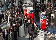 Interessante Gespräche auf dem Lieferantenforum im Bremer Mercedes Benz-Werk mit großer Resonanz