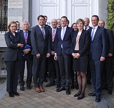 Die norddeutschen Wirtschafts-und Verkehrsminister und -senatoren trafen sich heute zu ihrer Konferenz in Brüssel; hier vor dem Haus des Hanse Office in der Avenue Palmerston 20