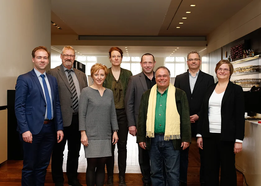 v.l.n.r.: Dr. Tobias Diemer  (Stiftung Mercator/ Leiter Bereich Bildung), Detlef von Lührte (SfBW), Renate Raschen (Referentin SfBW/ Programmleitung Kreativpotentiale Bremen), Ulrike Osten (Projektkoordinatorin SfBW), Uwe Martin (Projektkoordinator Quartier gGmbH), Marcel Pouplier (Geschäftsführer Programmagentur Quartier gGmbH), Dr. Dietmar Ludwig (Landesinstitut für Schule), Claudia Beisswanger (Projektmitarbeiterin Quartier gGmbH)
