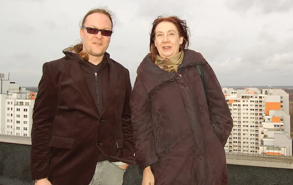 Quartiersmanager Jörn Hermening und Bürgermeisterin Karoline Linnert über Tenervers Dächern