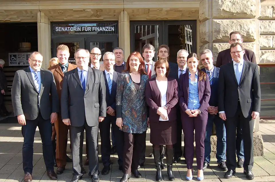 Die Vertreterinnen und Vertreter des Bündnisses gegen Schwarzarbeit