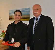 Anton Prentzler und Senator Ulrich Mäurer