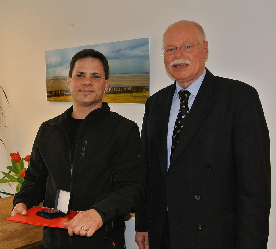 Anton Prentzler und Senator Ulrich Mäurer
