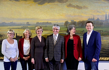 Gruppenfoto auf der Pressekonferenz des Bremer Bündnisses zur Unterstützung der natürlichen Geburt