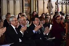 Bürgermeister Jens Böhrnsen, Bürgerschaftspräsident Christian Weber und Werder-Präsident Hubertus Hess-Grunewald während der Preisverleihung in der Oberen Rathaushalle (v.l.)