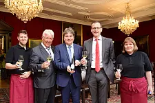 Präsentation des Jahrgangs 2014 im Bremer Rathaus. Andre Sarwatka, Wilfried Hautop, Karl-Josef Krötz, Senator Martin Günthner und Michaela Kirschke