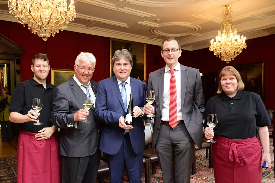 Präsentation des Jahrgangs 2014 im Bremer Rathaus. Andre Sarwatka, Wilfried Hautop, Karl-Josef Krötz, Senator Martin Günthner und Michaela Kirschke
