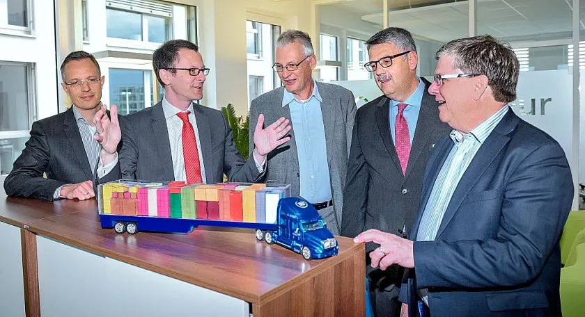 v.l.n.r. Stefan Huntemann (ORTEC-Geschäftsführer DACH), Senator Martin Günthner (Der Senator für Wirtschaft, Arbeit und Häfen der Freien Hansestadt Bremen), Aart van Beuzekom (Mitbegründer und CEO der niederländischen ORTEC-Gruppe), Andreas Heyer (Vorsitzender der Geschäftsführung der WFB Wirtschaftsförderung Bremen GmbH) und Paul Perdon (ORTEC-Geschäftsführer DACH) 