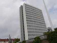 In das ehemalige Bundeswehrhochhaus ziehen jetzt Flüchtlinge ein. 